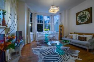 3-Bed Duplex Garden Apartment Spacious with easy access to Central London