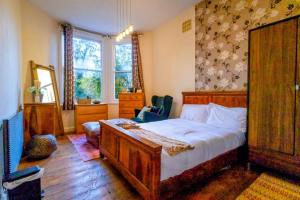 3-Bed Duplex Garden Apartment Spacious with easy access to Central London