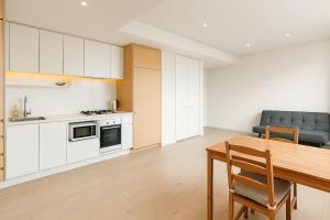 Central Downtown Luxe Apartment