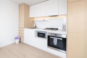 Central Downtown Luxe Apartment