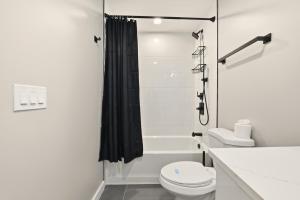 LUX 1 BD Apartment In Market