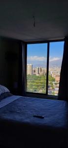 Departamento luminoso con balcón y vista despejada a pasos de metro Toesca