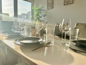 145 m2 4-Bedroom Apartment with Balcony & Free Parking