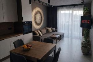 Apartament Corner Cappuccino z wanną z hydromasażem w centrum Tomaszowa! Parliamo anche Italiano!