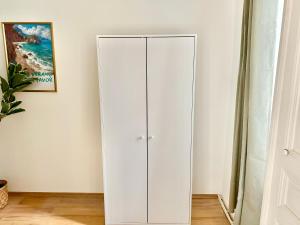 105 m2 Renovated Apartment Near Metro