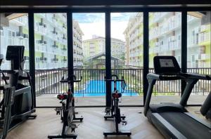 Amani by Hernz l With Balcony l Pool View l Rentals l Staycations l Airport