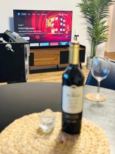 MOLA Apartments - Panoramablick, Balkon, 5 Pers, Bahnhofsnähe, Parkplatz