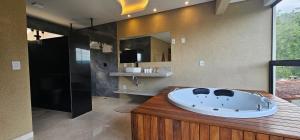 Happiness Paraty com Passeio de Barco incluso