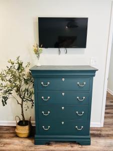 Modern Decatur Apt A near Emory, Midtown, & Downtown