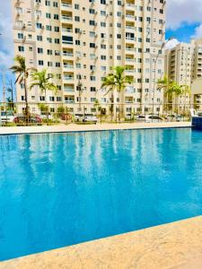 Apartamento novo, excelente localização, 7 min da praia