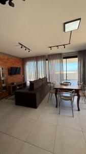 Linda Casa with pool 5 minutes from the airport