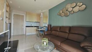 One bedroom condo with sea and city view near Pattaya Beach Pool Wi Fi