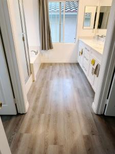 Big master bedroom private bathroom