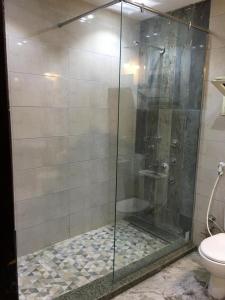 شقة مفروش بشارع النادي