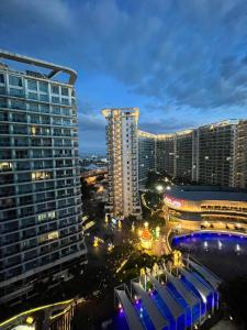 The Jade and Gilt Azure Staycation