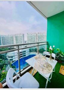 The Jade and Gilt Azure Staycation