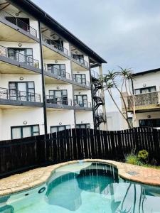 Studio Apartment with Balcony - Maboneng City-View