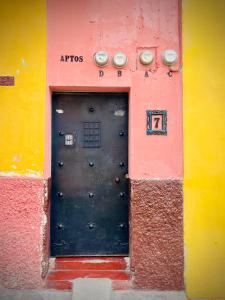 Private Bedroom near the Arch!