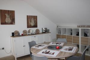 gemütliche Dachgeschoss- Ferienwohnung im Grünen