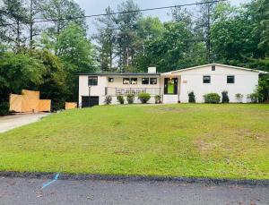 Southern Pines Gem with 2 Master-King Suites