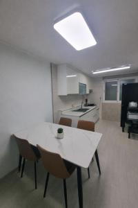 Semi-Basement Home 4Beds 3Min from Jeungsan Subway