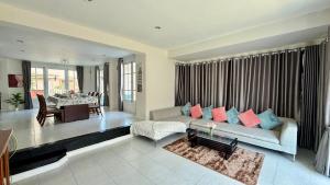 Pattaya city Jomtien Beach 4-bedroom villa