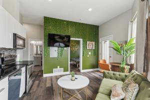 Stay at Luna on 16th & Ridge Ave