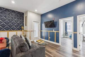 Stay at Luna on 16th & Ridge Ave