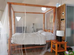 Beachfront Glamping Dome Dauin Bamboo Style