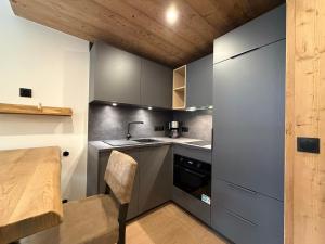 Appartement rénové 4 pers, au pied des pistes Val-dIsère - FR-1-862-37