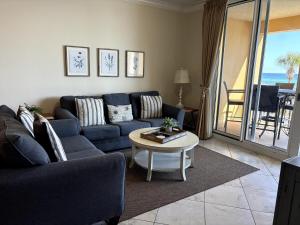 3BR - Beachfront - Huge Balcony - 2 Pools - Luxury