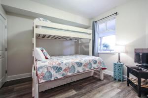 3BR - Beachfront - Huge Balcony - 2 Pools - Luxury