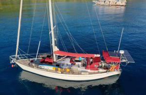 Sea Quest Glamping on Ginto Island with private sail boat