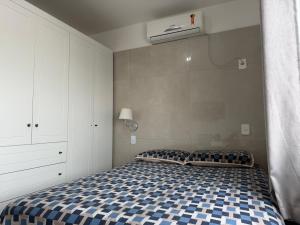 Lindo apartamento completo e com garagem coberta