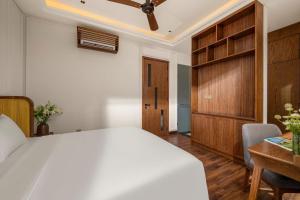 Regal Collection House