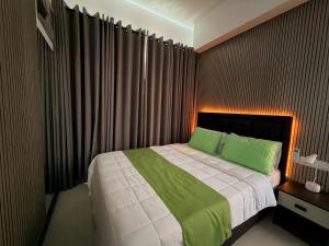 Tri-Zen Colombo 2 - 38th Floor Luxury Apartment with City Skyline Views & Rooftop Pool