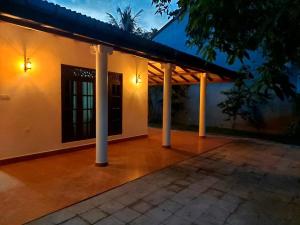 Blue Wave Madiha guest house