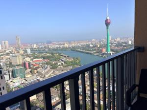Tri-Zen Colombo 2 - 38th Floor Luxury Apartment with City Skyline Views & Rooftop Pool