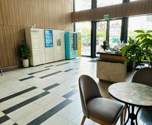 City View Apartment with Balcony& Pool, District 7