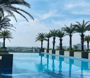 City View Apartment with Balcony& Pool, District 7