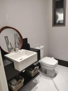 Casa NOVA em Pontal do Sul, Climatizada, Piscina com Hidromassagem