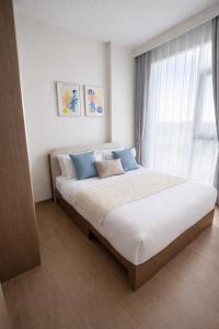 2BR Apartment, 10-Min Walk to the Beach