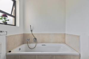 Zalari Luxe Loft A, Spacious 2 Bed Loft, Paulshof