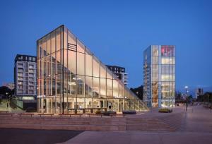 Hidden Gem with backyard near CBD, Airport, SCG, Allianz Stadium