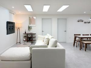 Large space Dongmyo Station, Dongdaemun, DDP, Gyeongbokgung Palace, Gwangjang Market, Airport Bus 8 minutes, 5 beds, 3 rooms