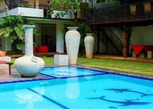 Airport city hub hotel by Leeads