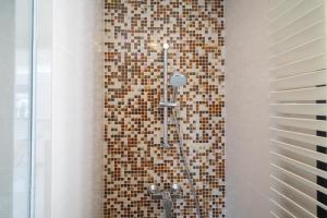 Lux Laguna Park 5 bedroom rooftop pool