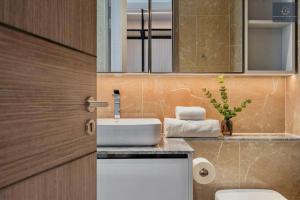 The Metropole High End Luxury Apartment