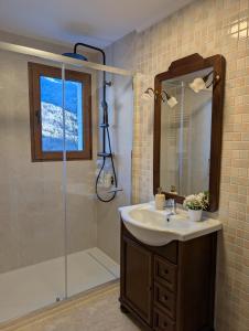 Suite Vistas Únicas a Ordesa y MontePerdido - Piscinas - Barbacoa