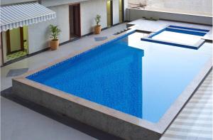 Modern Studio Near Bombay Hospital Pool & Balcony #925